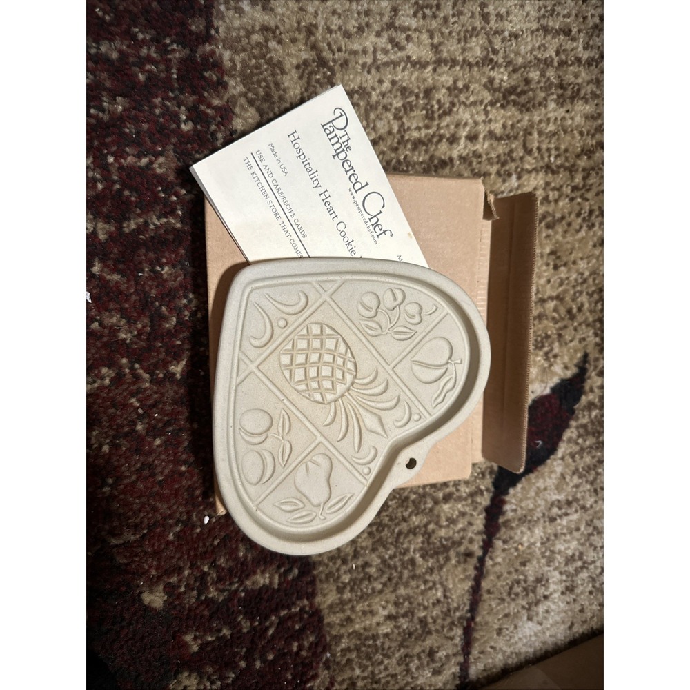 RARE 2001 Hospitality Heart Pineapple Pampered Chef Cookie Mold ~ 6"